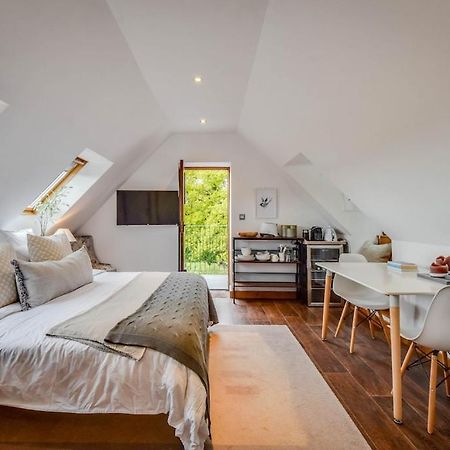 The Lookout At Cloatley Meadow Apartment Hankerton Bagian luar foto