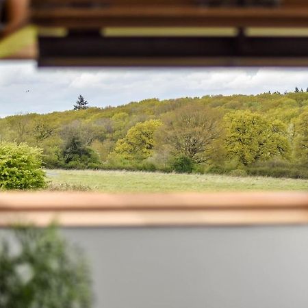 The Lookout At Cloatley Meadow Apartment Hankerton Bagian luar foto