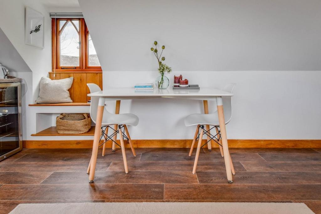 The Lookout At Cloatley Meadow Apartment Hankerton Bagian luar foto