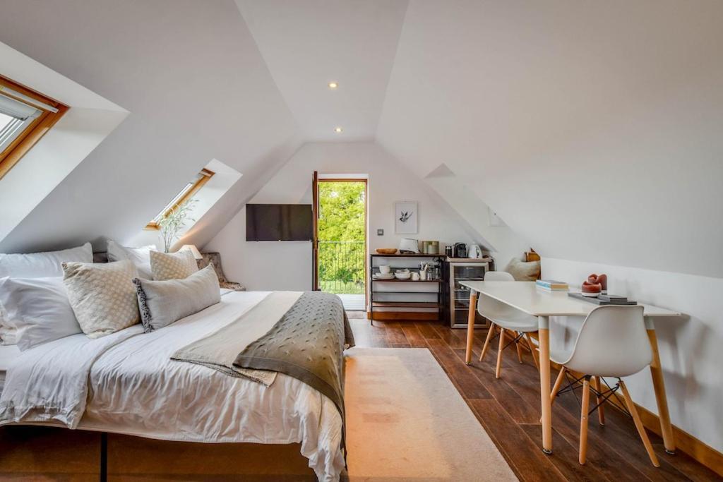 The Lookout At Cloatley Meadow Apartment Hankerton Bagian luar foto