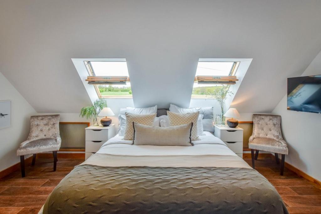 The Lookout At Cloatley Meadow Apartment Hankerton Bagian luar foto