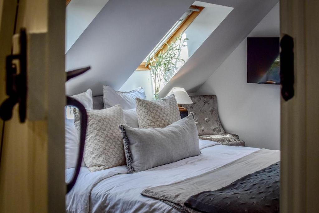 The Lookout At Cloatley Meadow Apartment Hankerton Bagian luar foto