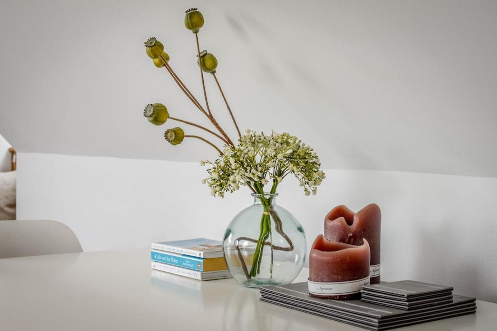 The Lookout At Cloatley Meadow Apartment Hankerton Bagian luar foto