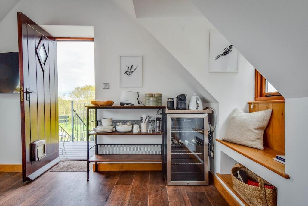 The Lookout At Cloatley Meadow Apartment Hankerton Bagian luar foto
