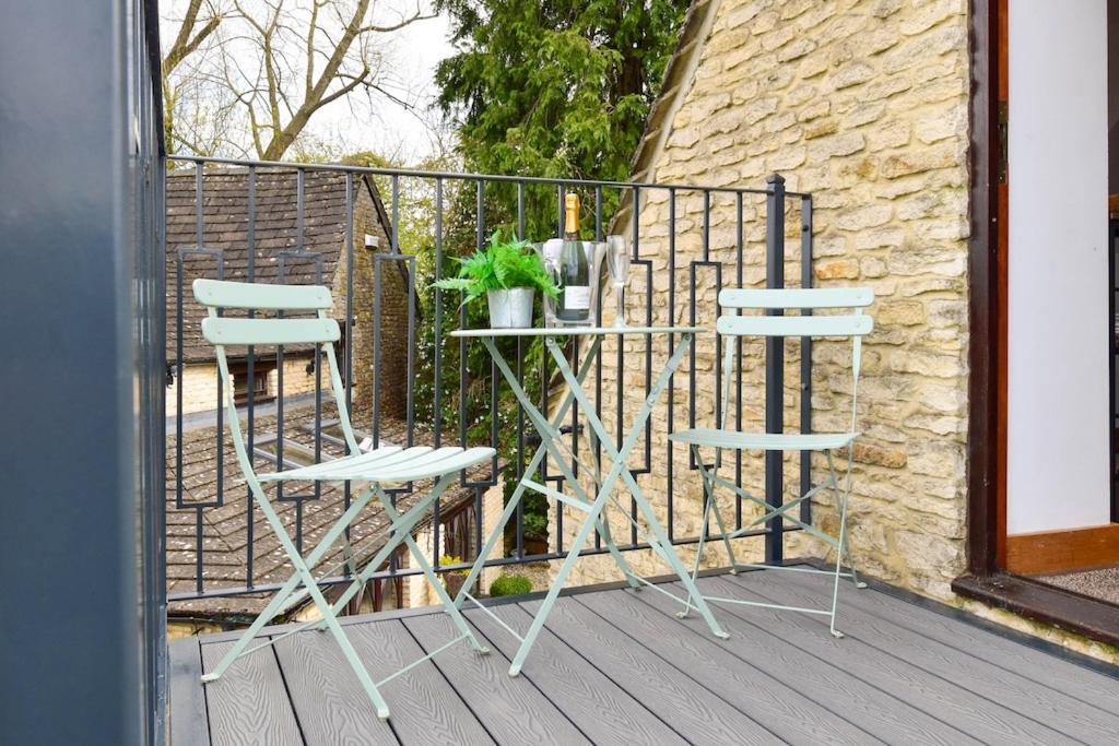 The Lookout At Cloatley Meadow Apartment Hankerton Bagian luar foto